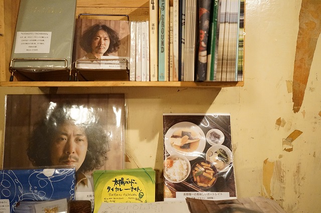 太陽の店内では、長野さんの写真集や、仲間と出したCDも販売している。