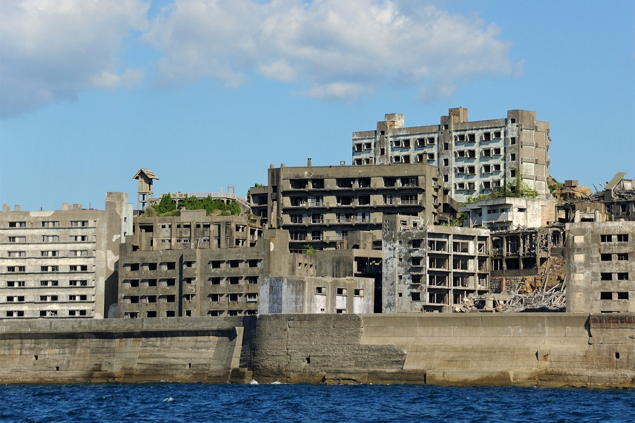 日本で最初のRC造マンションは、あの「軍艦島」だった