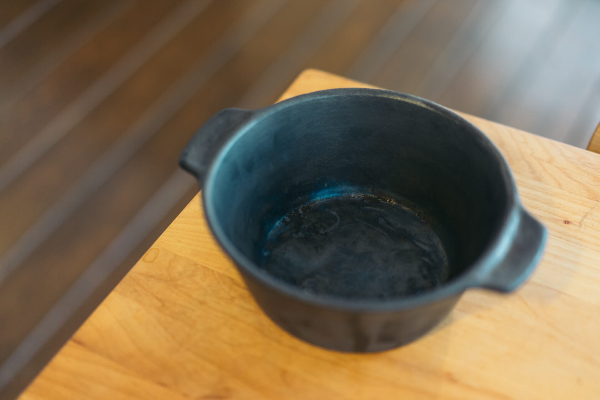 稲荷山公園で開催される「みどりのクラフト」で購入した鈴木史子さんの土器は最近一番のお気に入り。「直火でも使えて、ふたり分のお味噌汁を作るのに重宝しています」