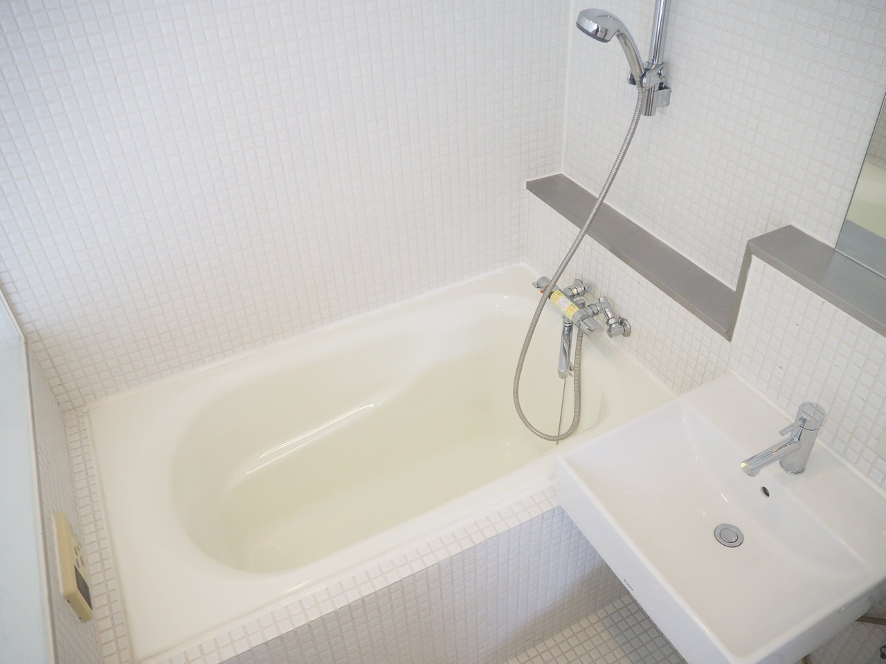 水回りには浴室乾燥機もついています。見える箇所なのでお風呂上りにすぐにお掃除をして乾燥すれば、常にきれいな状態を保っていられそうですね。