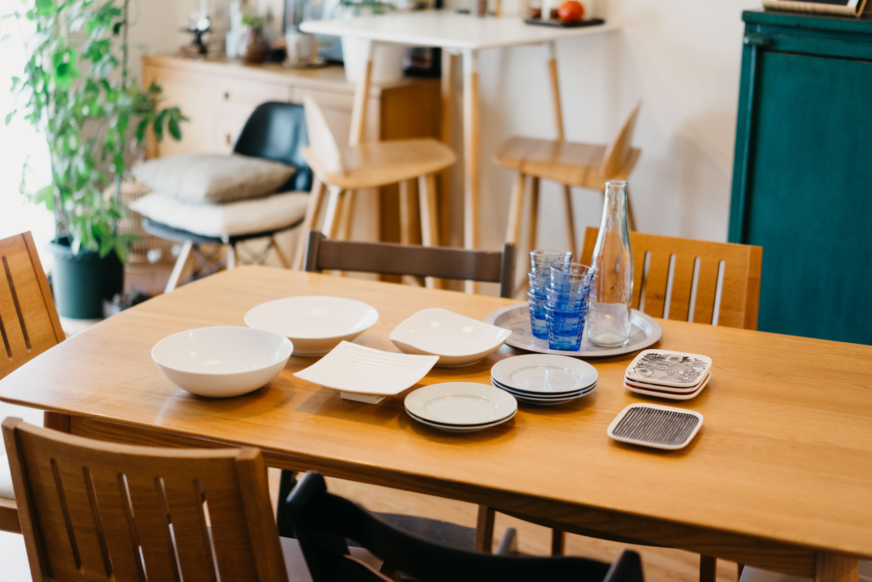北欧の器が好きで、特に食卓では白の大皿をよく使います。
