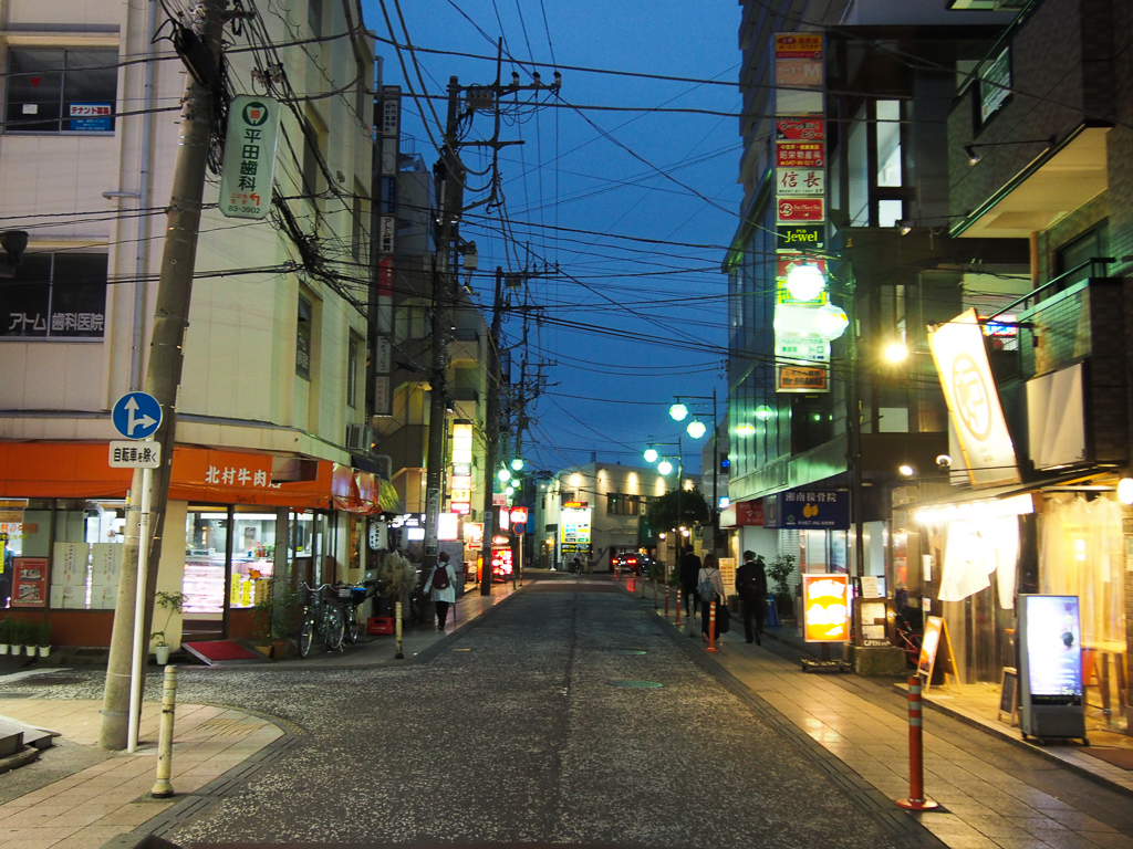 夜もとっぷりふけた茅ケ崎駅前。自分のお気に入りのお店を見つけに、ぜひ足を運んでみてくださいね。