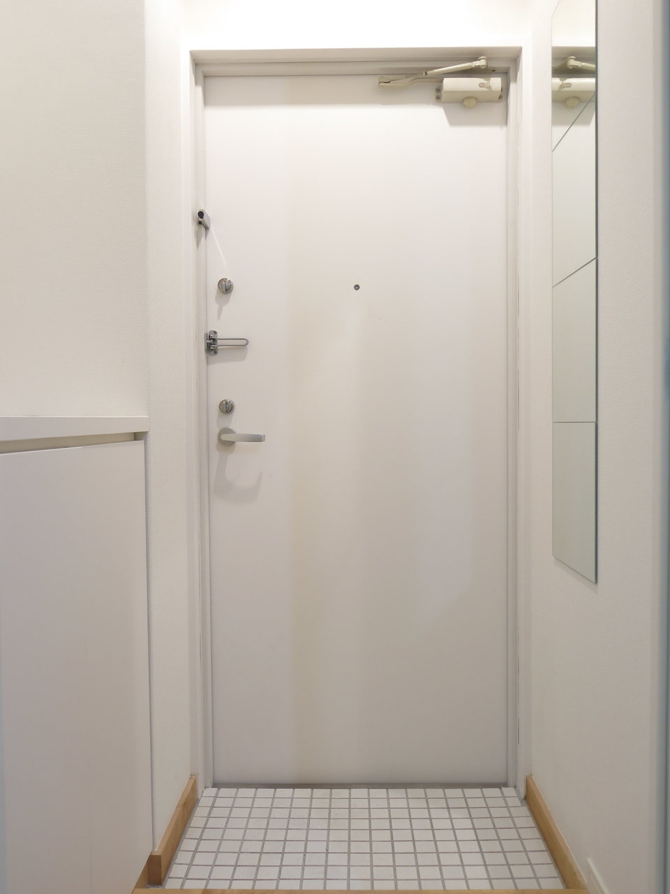 玄関の白いタイルやトイレなど、ところどころにTOMOSのオリジナルデザインが隠れていますよ。