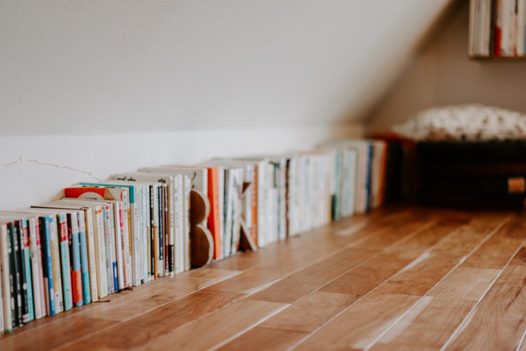 「本の収納」見せてください！本好きさんのおしゃれなお部屋7つの実例まとめ | goodroom journal