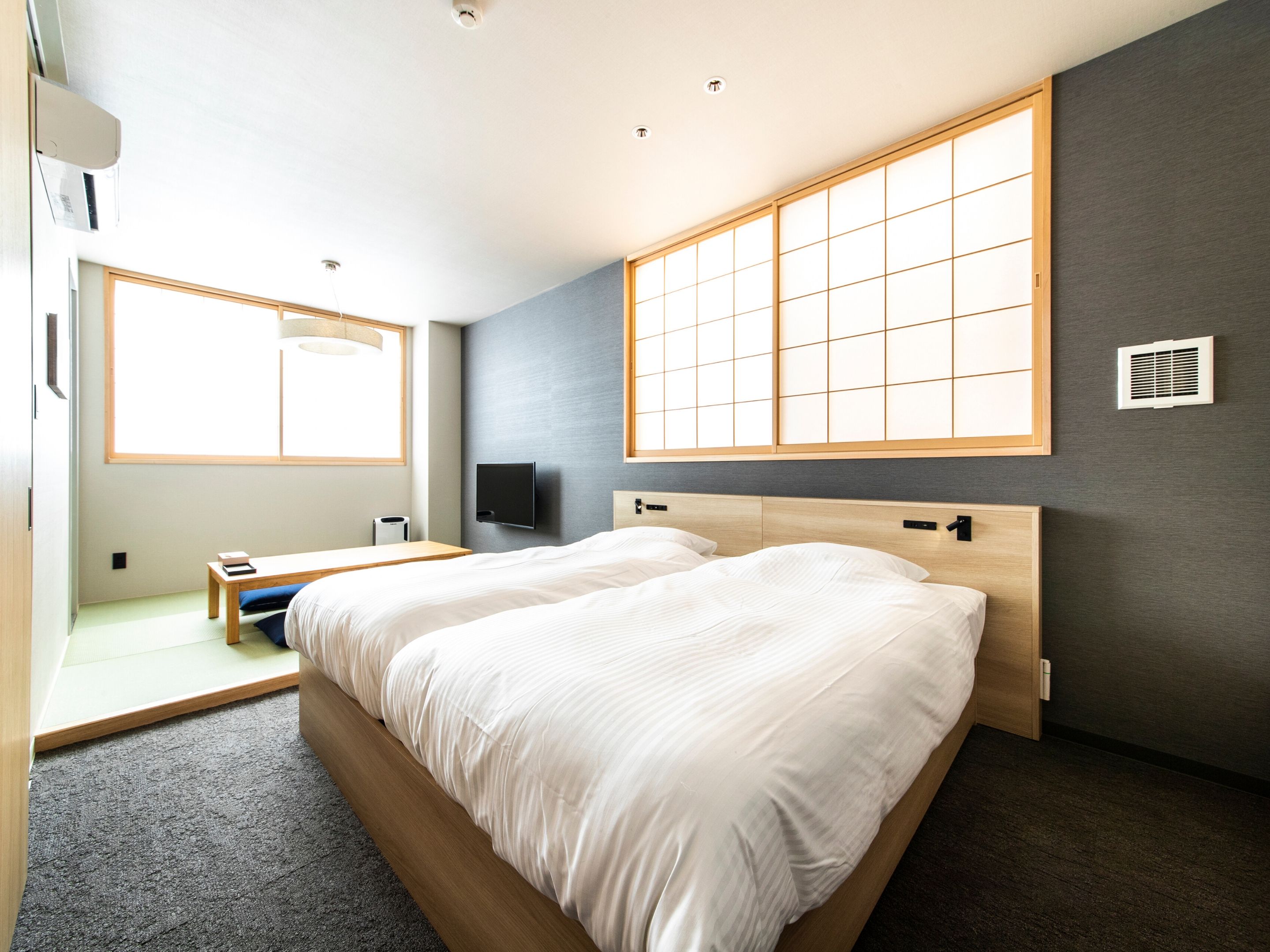 福岡からは、4人まで宿泊できるゆったりとしたファミリールームなどを備えるALPHABED INN 福岡大濠公園をご紹介。