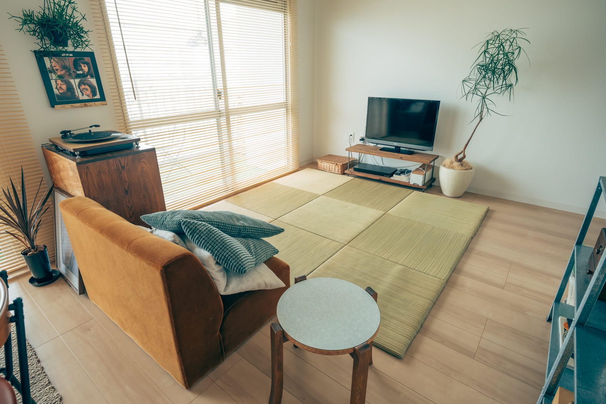 フローリング×畳というのも実は意外に合う組み合わせ。置き畳は居室の好きな場所に置けるので、空間にメリハリを付けることもできますね。