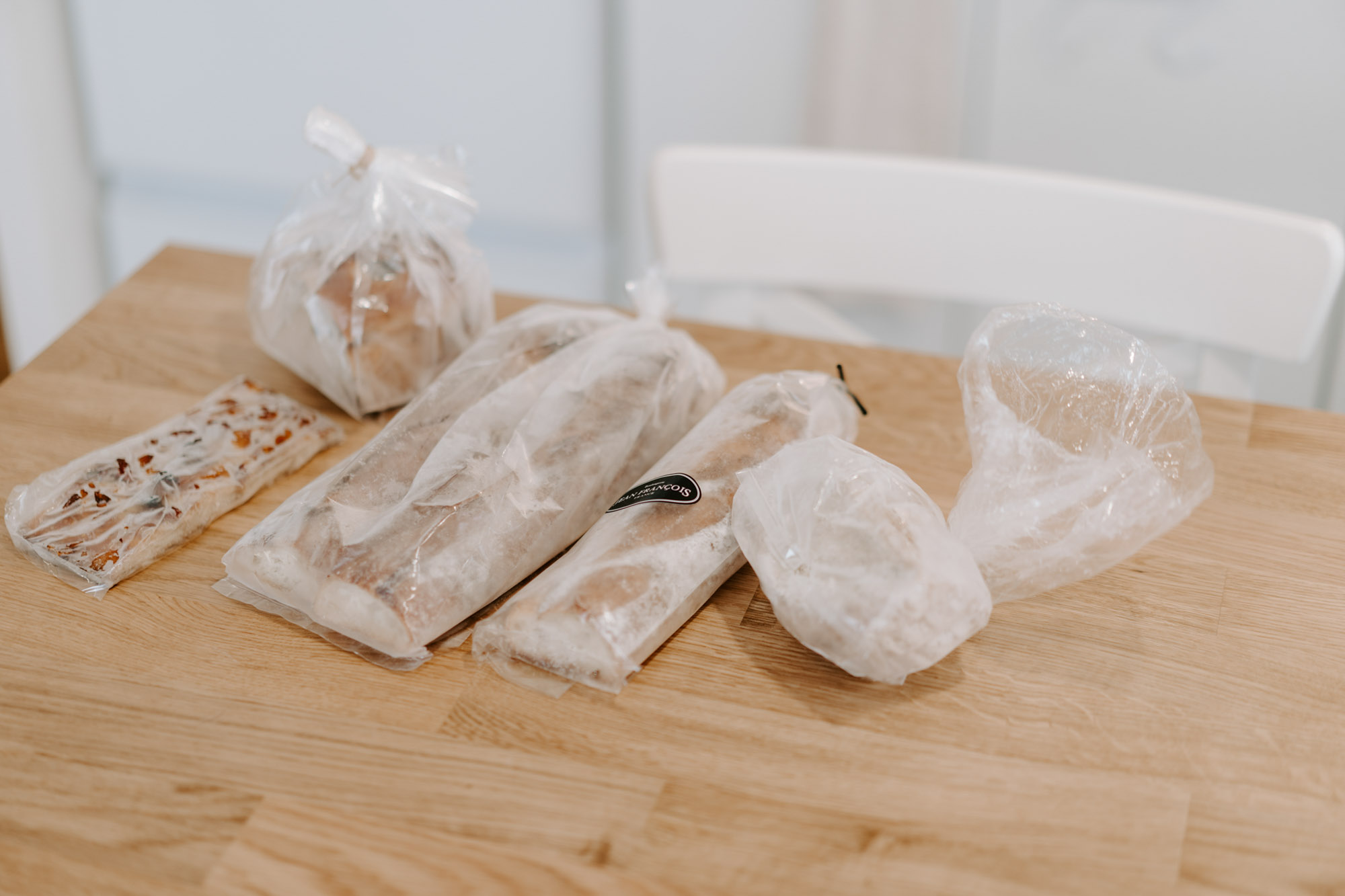 パンのお取り寄せができる「rebake」サービスも利用して、たくさん冷凍されているとのこと。おうち時間を楽しむ工夫をされていますね。