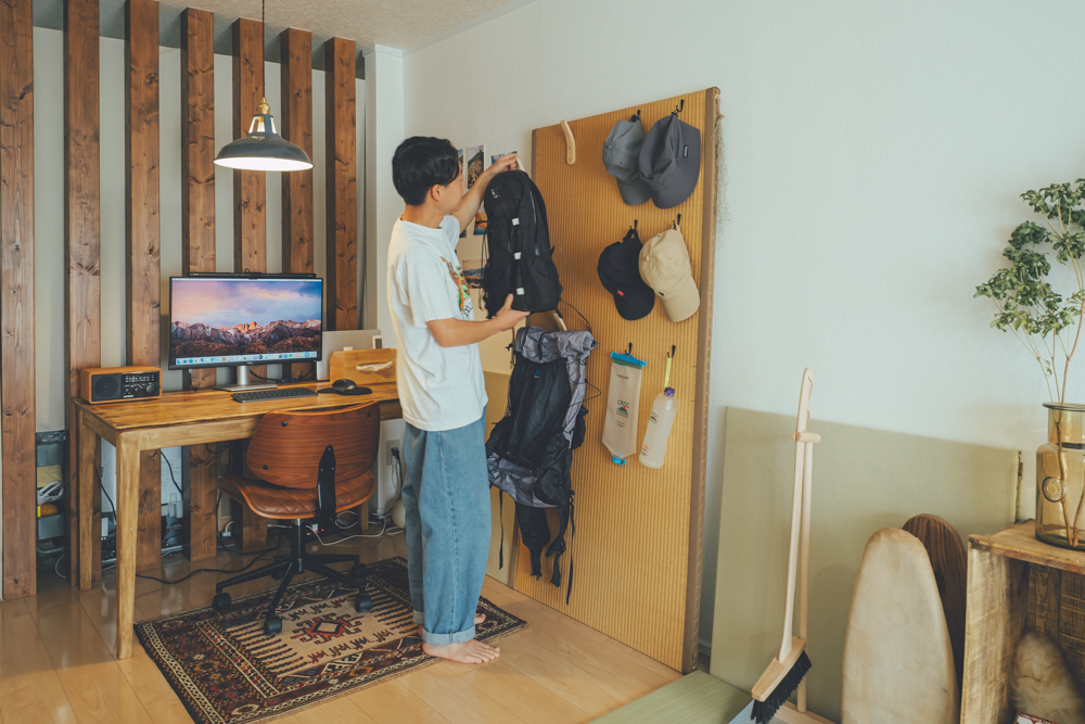 Daichiさんのお部屋では畳を床に置くだけでなく、壁に立てかけてディスプレイとしても活用されています。