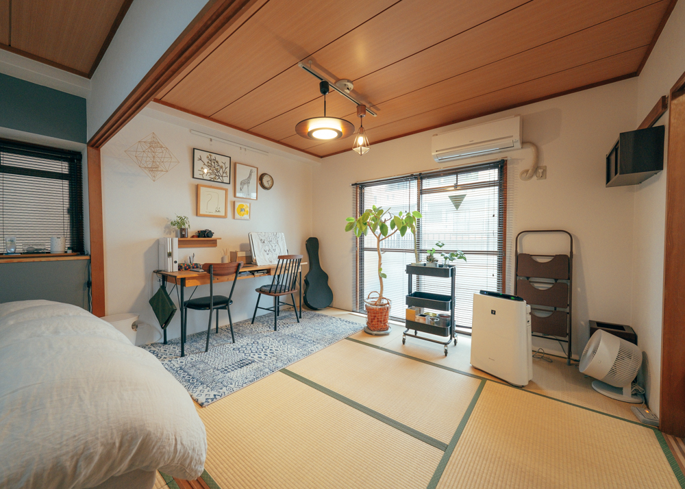 こちらは和室が二部屋ある、3DKのお部屋。使い方を悩んでいた二部屋を、ワークスペースと寝室にしました。