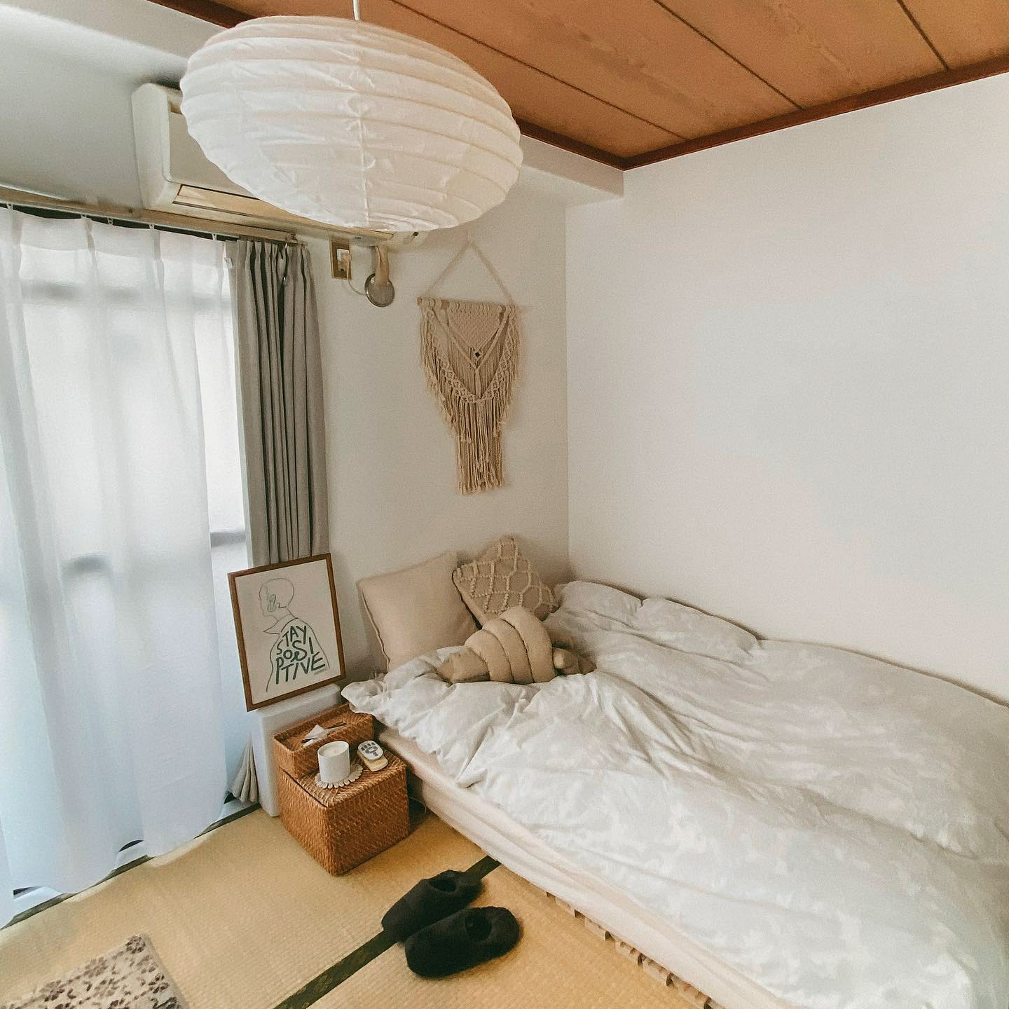 和室には、すのこの上にマットレスを置いて、シンプルなベッドに。