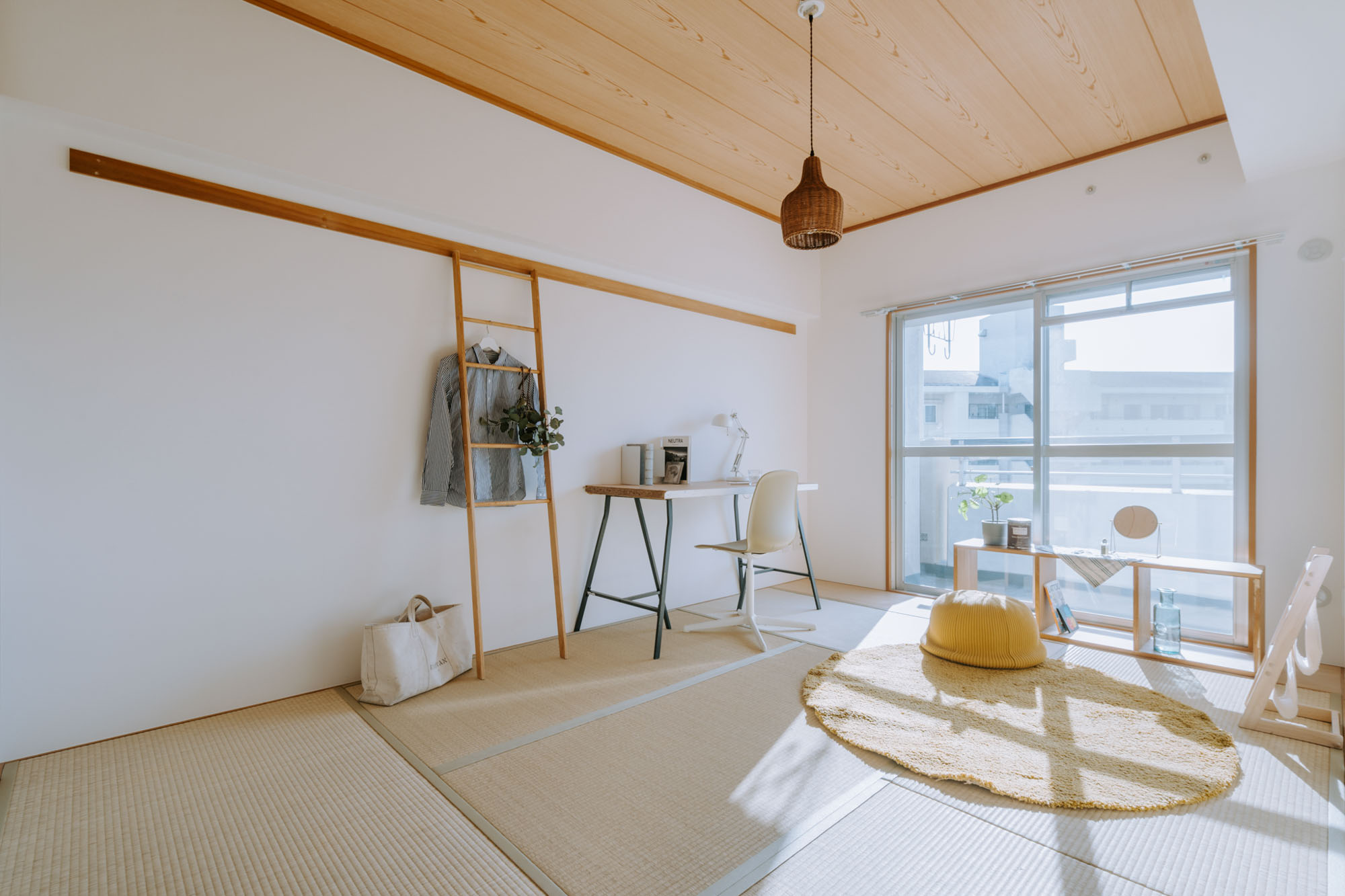 和室といってもナチュラルカラーで統一されているので、ベッドやデスク、チェアなど、洋風の家具を合わせるのもよさそうですよ。