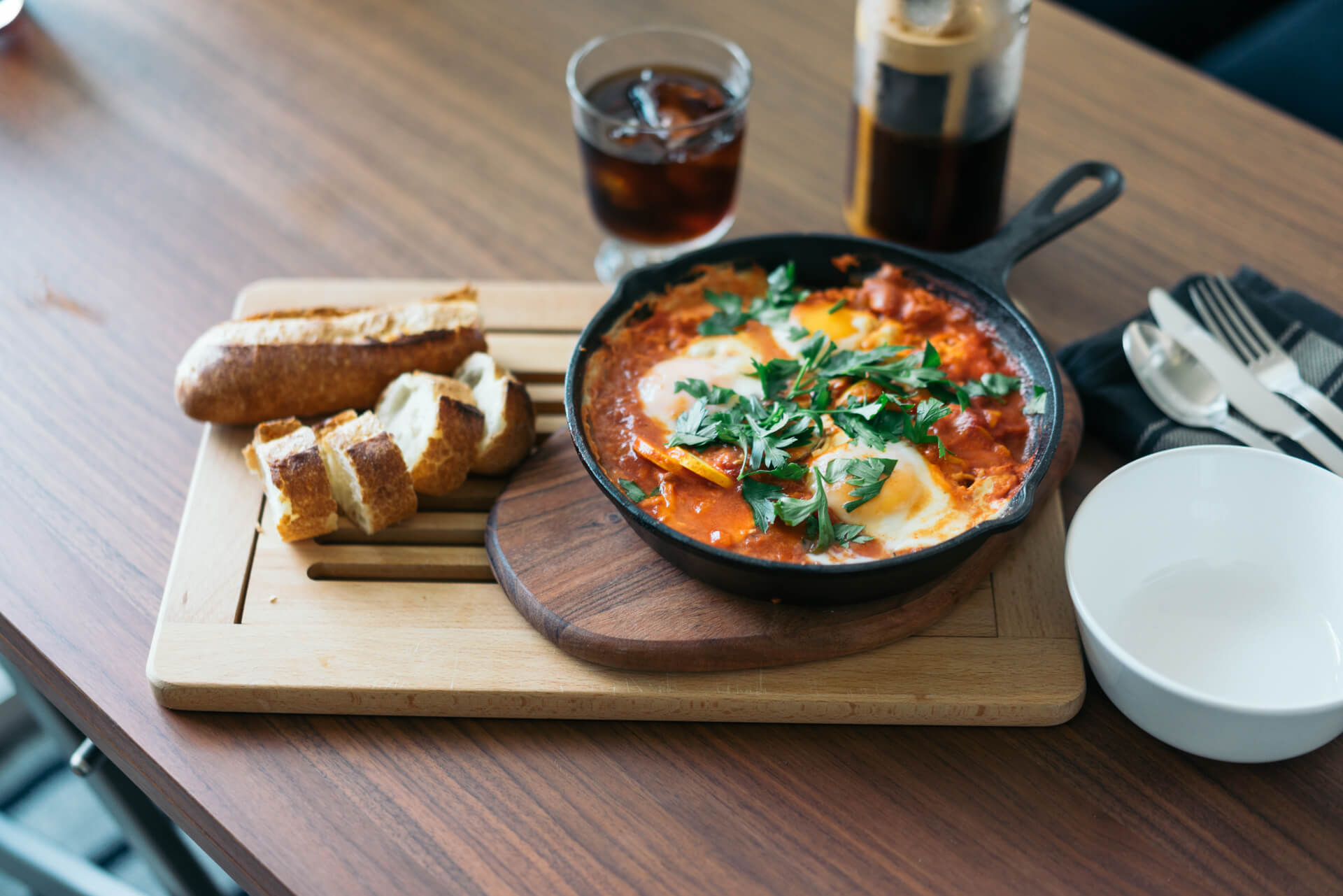 デザインが可愛らしいので、そのまま食卓へ出しても絵になりますね。洗う手間も置き場所も少なく済み、一石二鳥です。(このお部屋を見る)