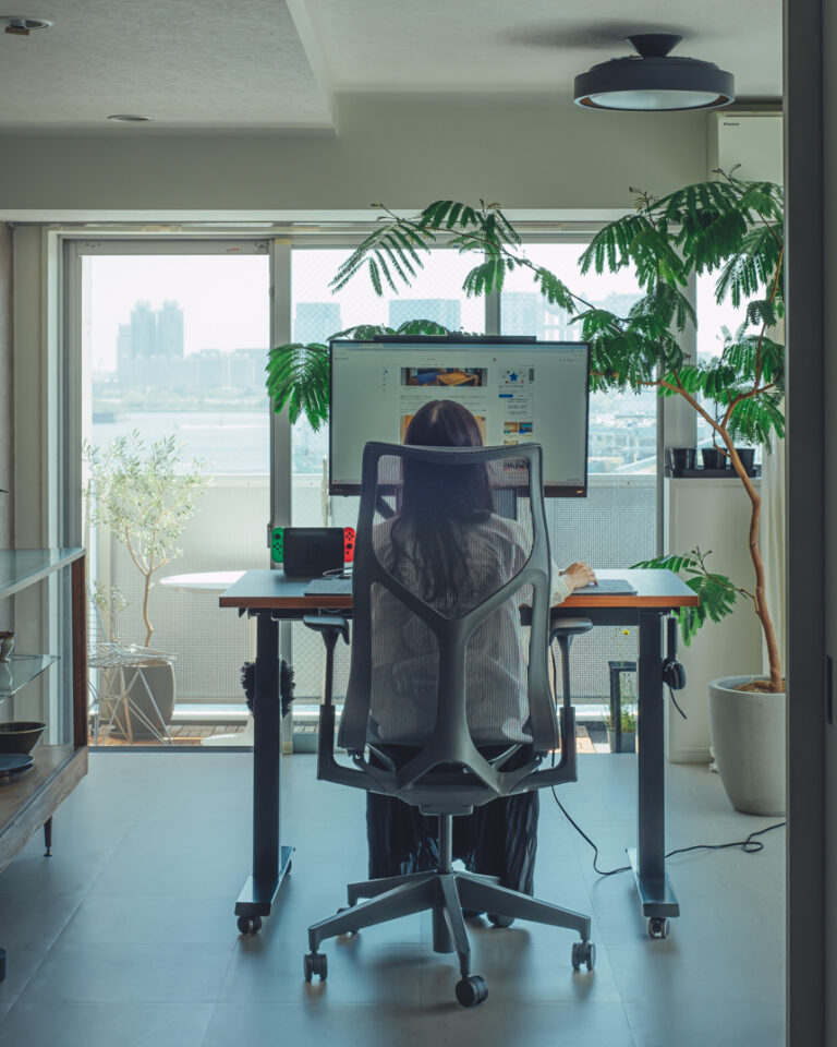 海に浮かぶギャラリーのようなお部屋。50㎡・1LDKの二人暮らしインテリア | goodroom journal