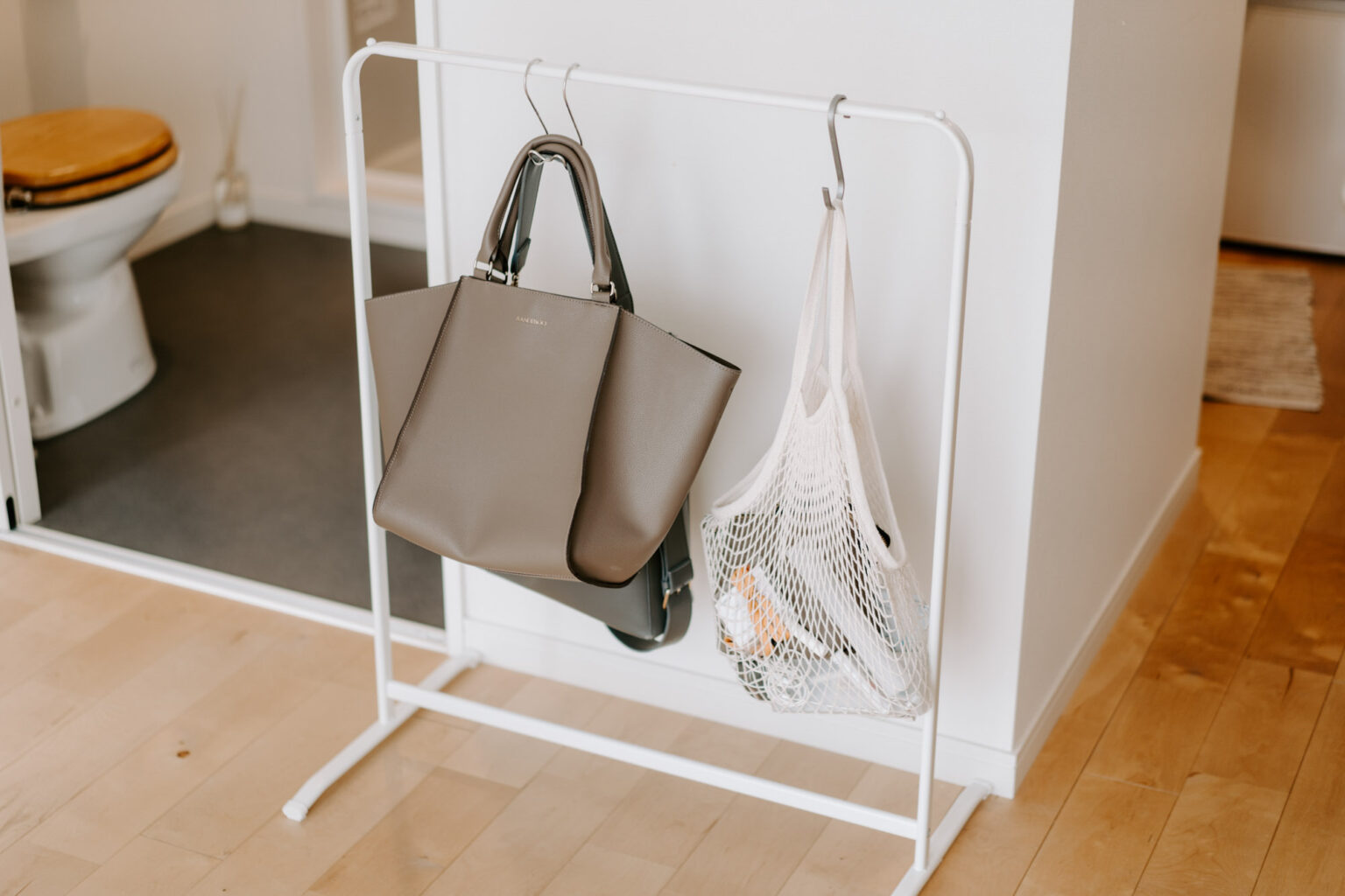 狭い部屋の「整理整頓のコツ」まとめ。いつでもすっきりを続けるために | goodroom journal