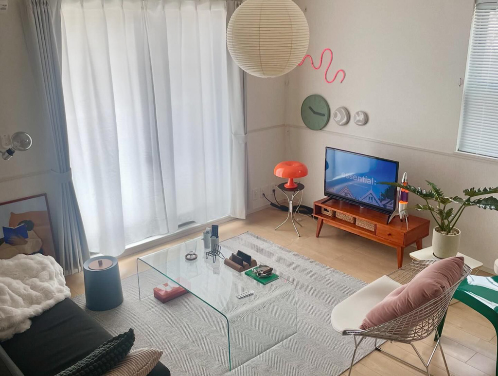 雑貨屋みたいなお部屋で居心地よく。ポップでカラフルなアイテムが好きな私が買ってよかった、3つのアイテム