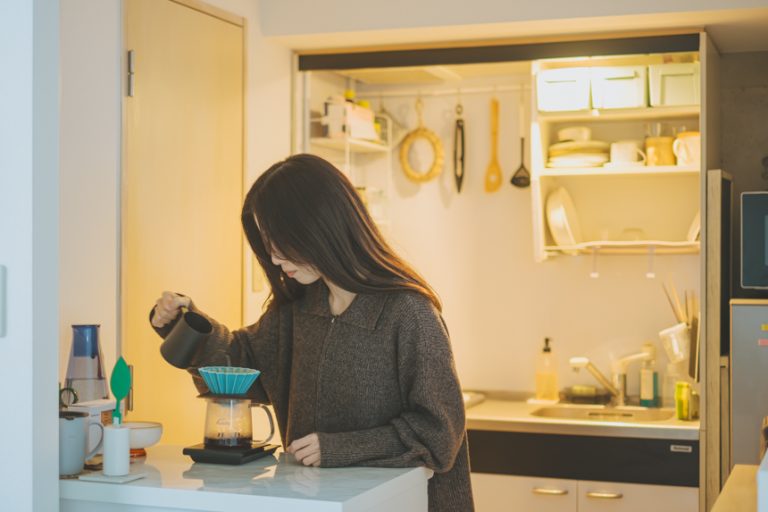 1K20㎡、正方形のお部屋を3つのテーマカラーで楽しむ。一人暮らしのインテリア | goodroom journal