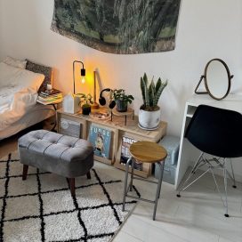 小さなお部屋でも使いやすい家具が揃う7.5畳。一人暮らしの1Kインテリア