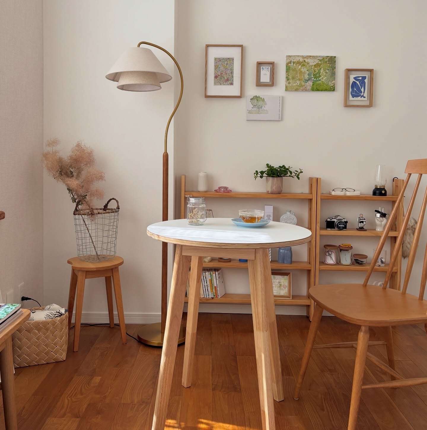 築56年のリノベーション賃貸で楽しむカフェ時間。一人暮らしの1LDKインテリア