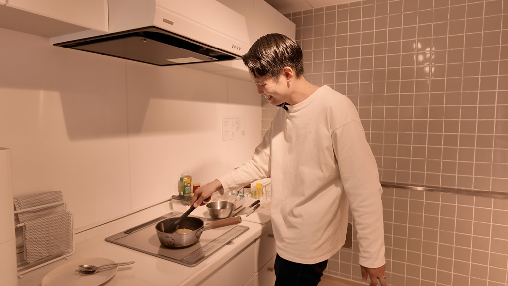 「安定した持ち家暮らし」をやめて「発見の多い転々とする暮らし」へ。元料理人が選んだ、シェア住居での単身赴任ライフ