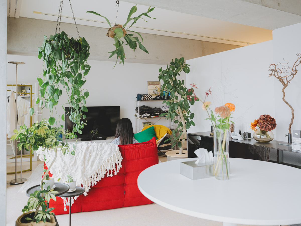 センスがいい人の「差し色」の使い方。おしゃれなインテリア実例6選