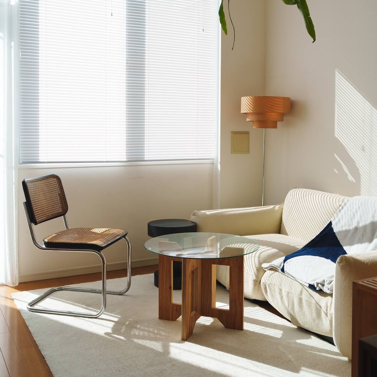 長く愛用できる家具と暮らす1LDK。一人暮らしのインテリア