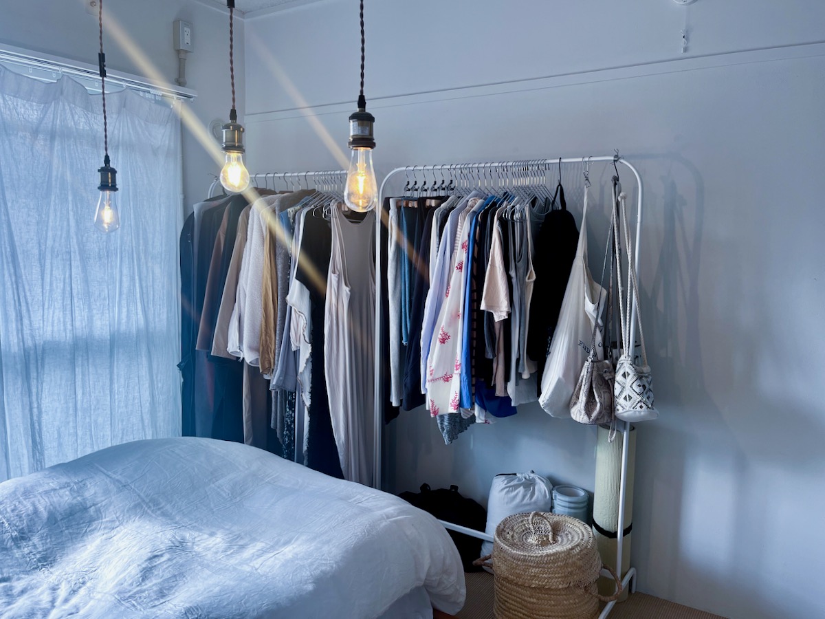 リノベ団地で暮らすシンプリストの「クローゼットのルール」。自然と整う仕組みをつくる