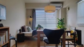 8.4畳1Kで暮らすミニマリストの「お金をかけすぎないインテリアのルール」。買い足すのではなく“引き算”から考える