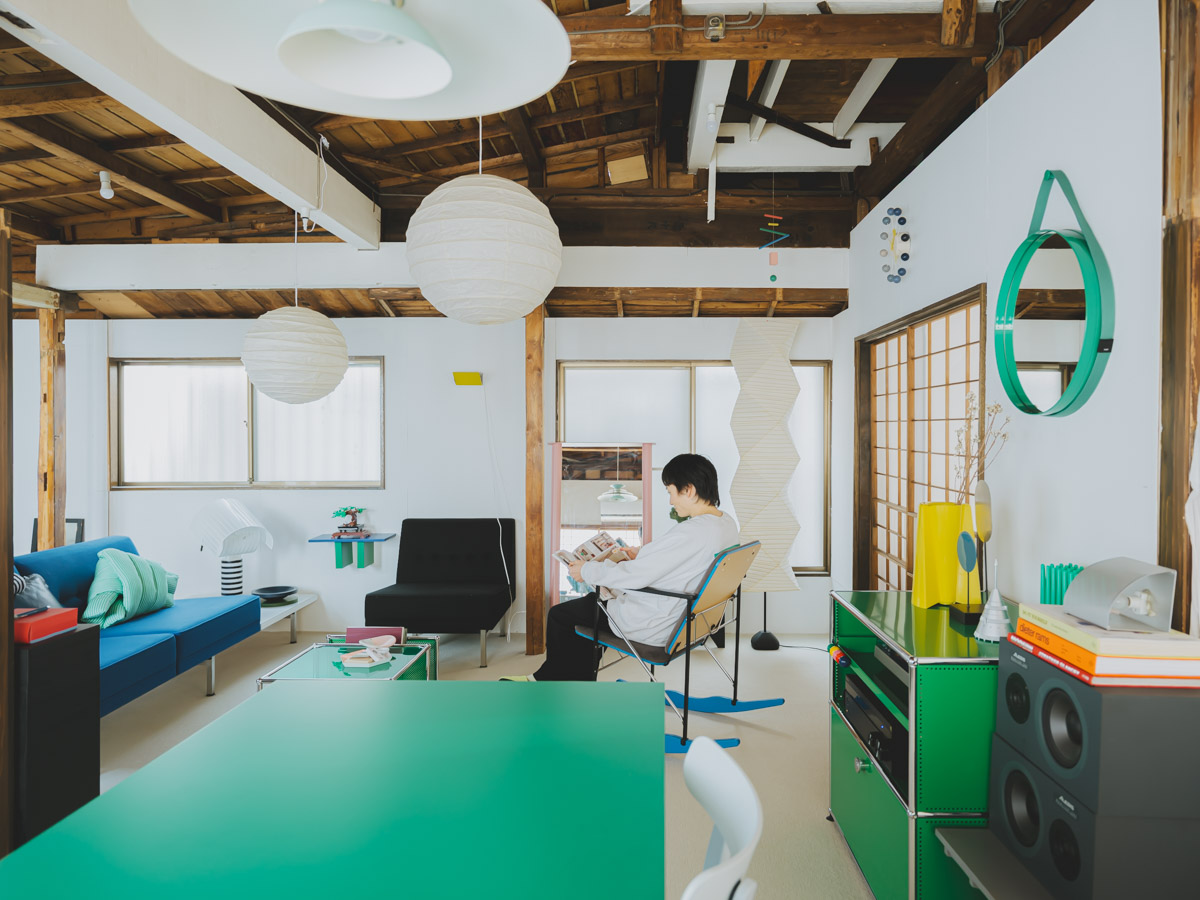 築古戸建てをDIYでキャンバスに。名作家具と色が踊る 2LDK 68㎡ 二人暮らしのインテリア