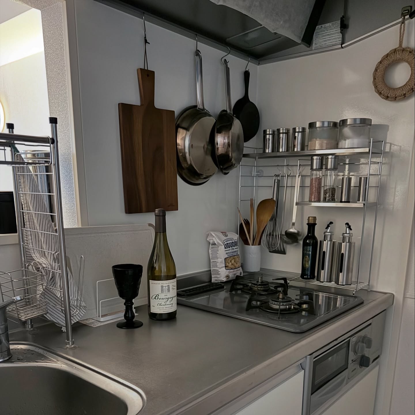 整うキッチンをつくる。ラックやバスケットなど収納アイテム8選