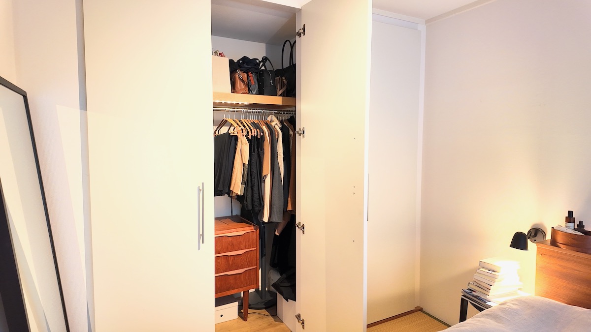 インテリア好きシンプリストの「クローゼットのルール」。お気に入りの服のリストをつくる