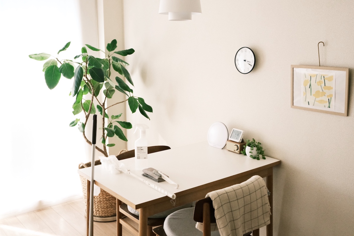 小さく暮らすシンプリストの「きれいを保つコツ」。完璧を求めず、余裕のある日を選ぶ