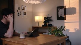 8.4畳1Kで暮らすミニマリストの「買わないコツ」。モノと丁寧に向き合う