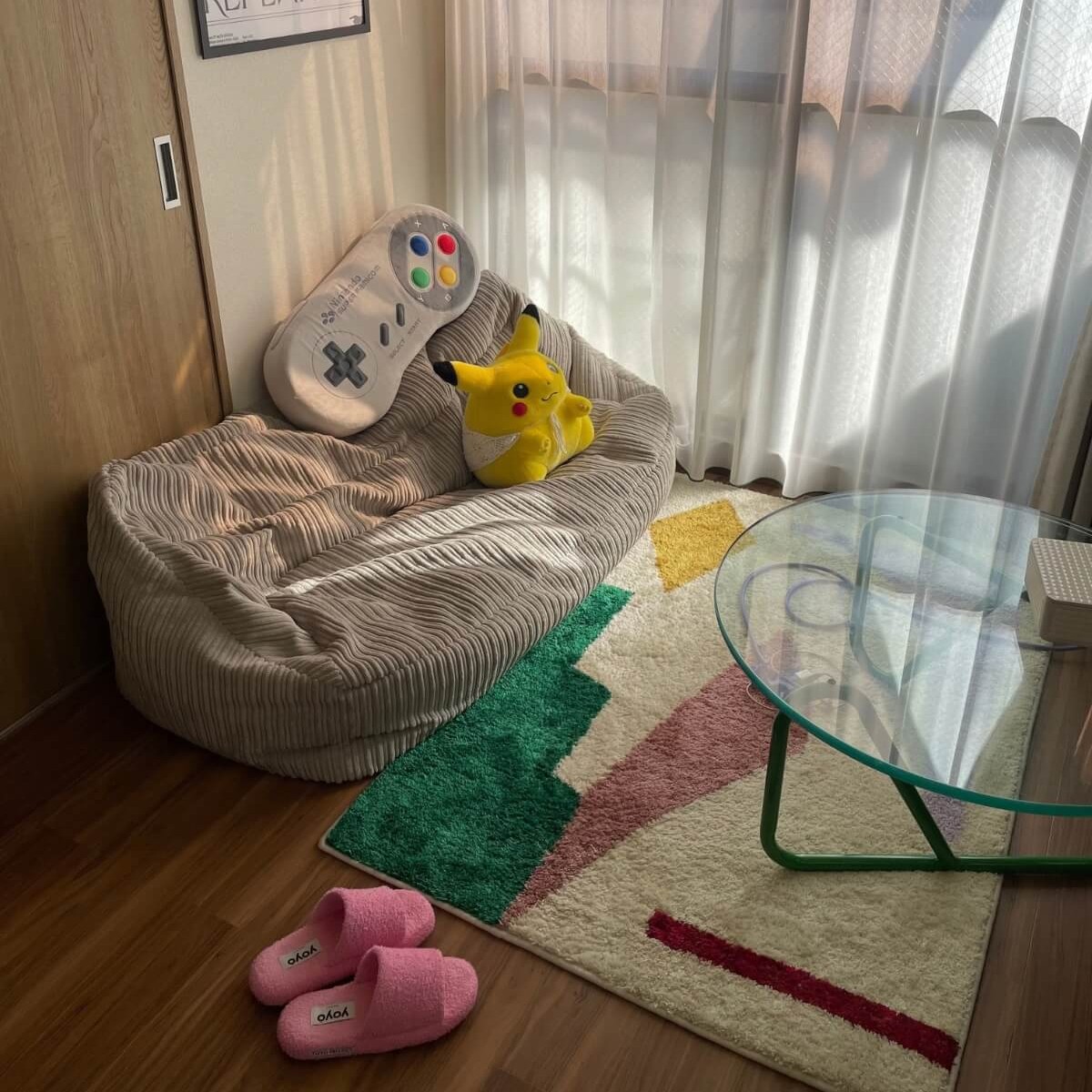 リメイクでカラフルに住みこなす築35年の2DK｜フリーランス・二人暮らし・30代